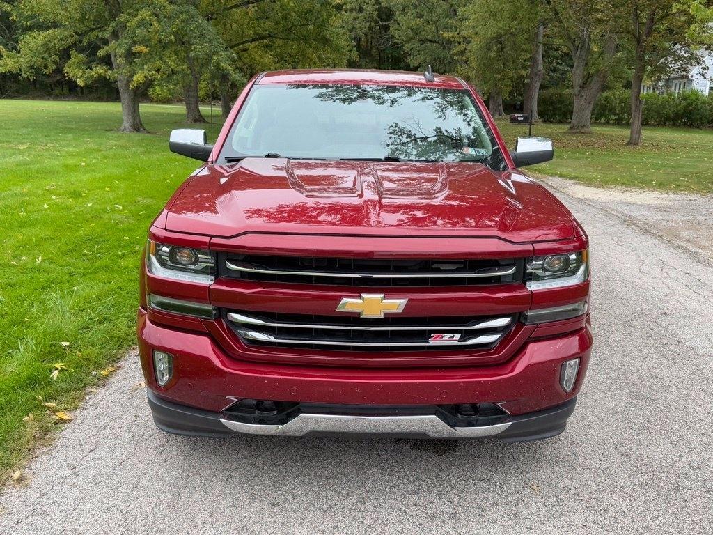 Chevrolet Silverado photo 2