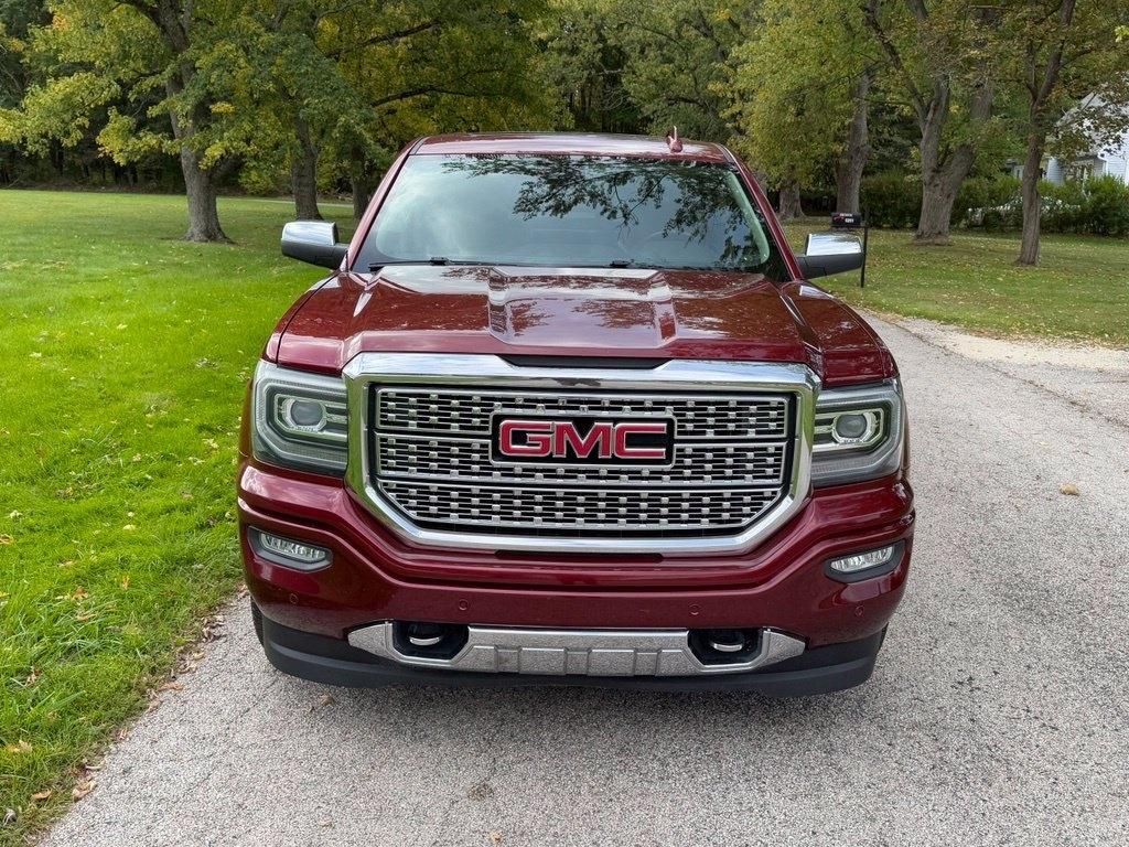 GMC Sierra photo 2