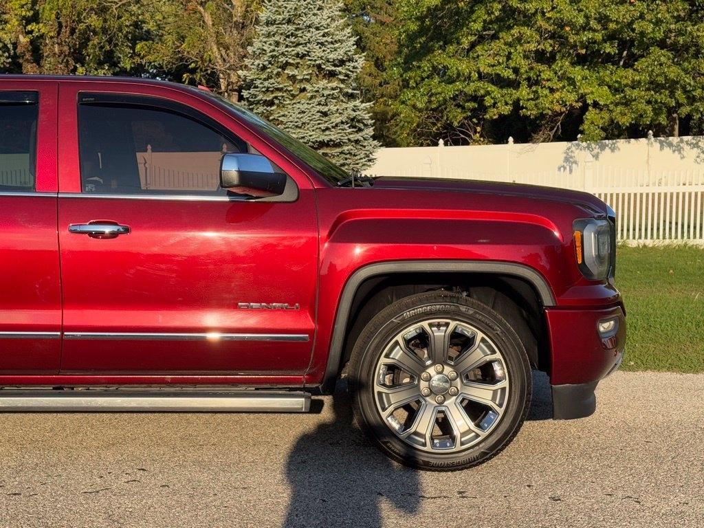 GMC Sierra photo 17