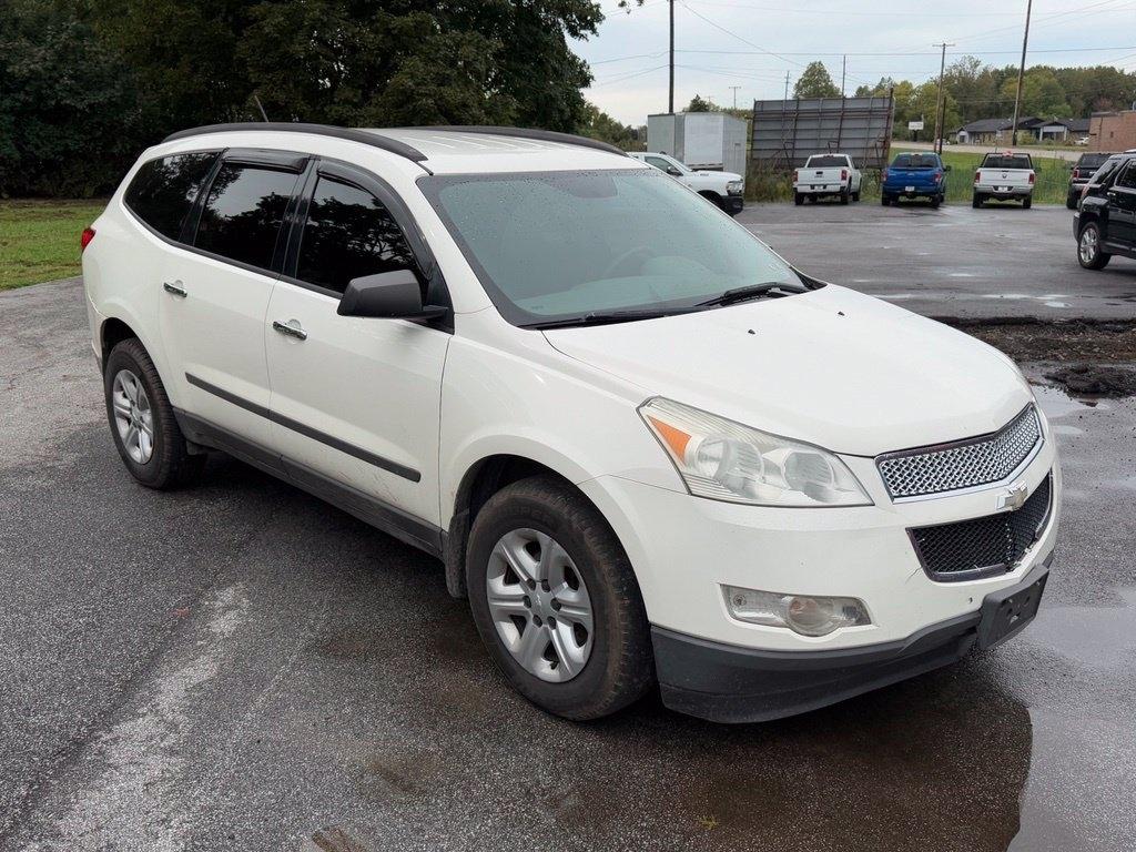 Chevrolet Traverse photo 2