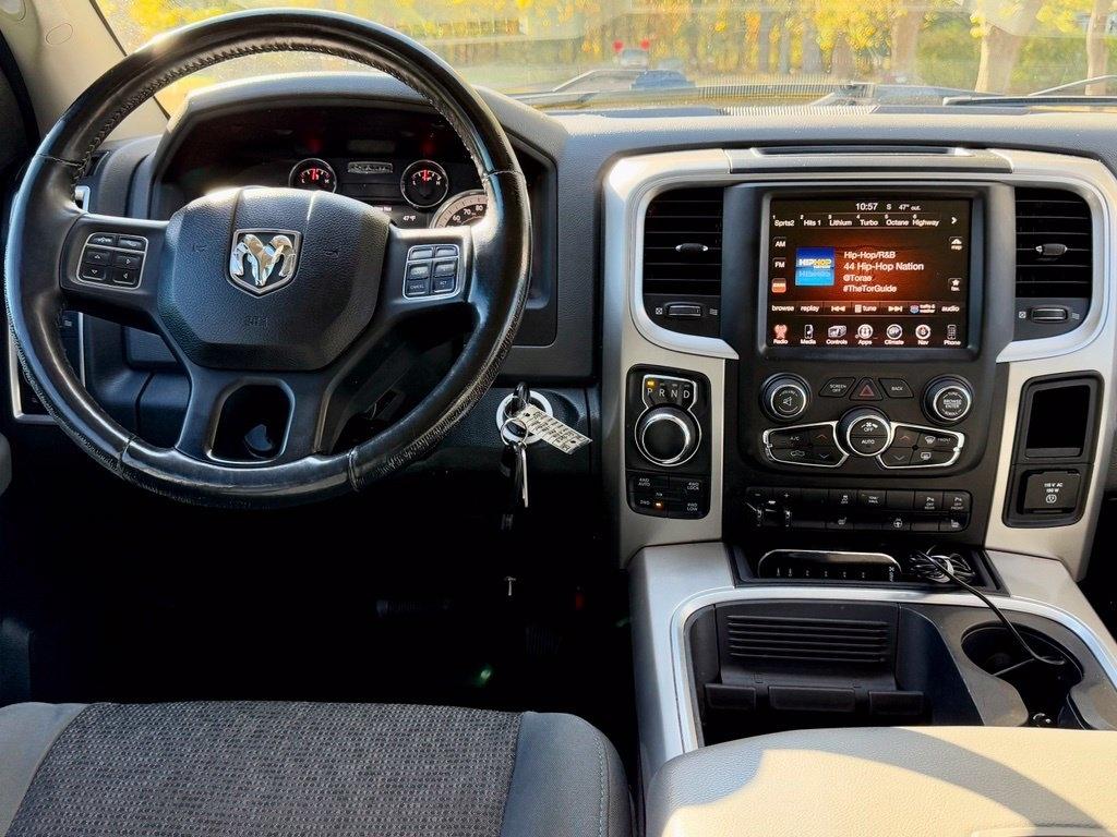 RAM 1500 4WD Crew Cab 140.5" Big Horn 2016