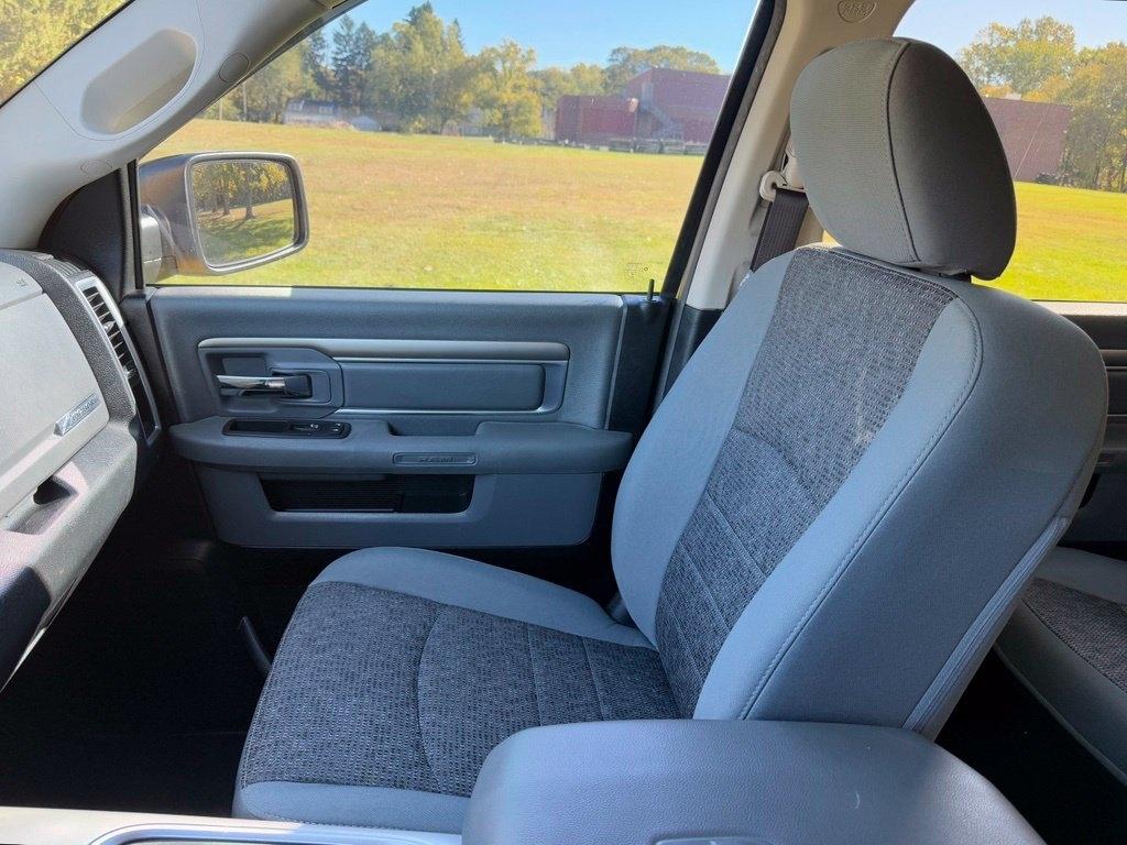RAM 1500 4WD Crew Cab 140.5" Big Horn 2016