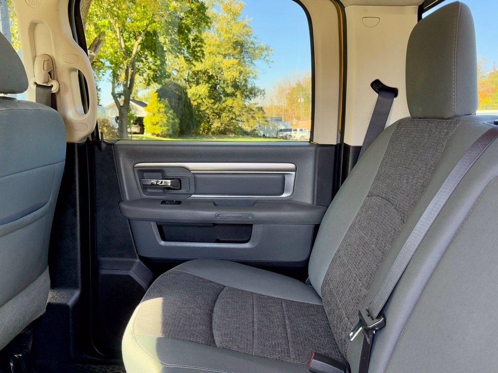 RAM 1500 4WD Crew Cab 140.5" Big Horn 2016