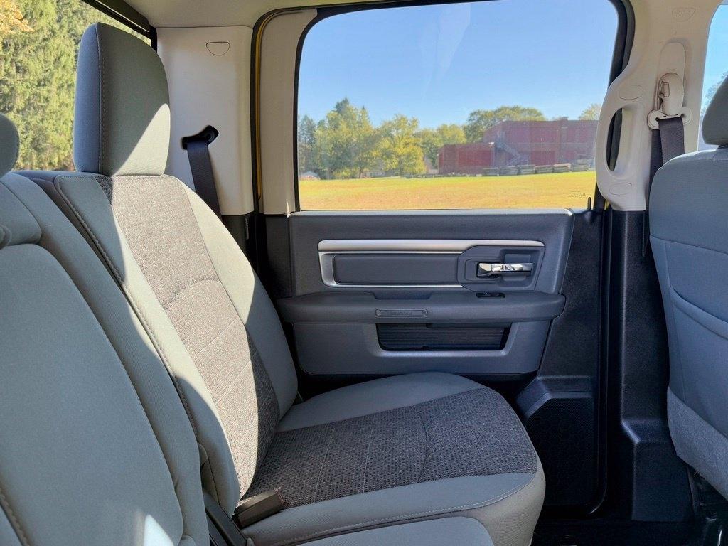 RAM 1500 4WD Crew Cab 140.5" Big Horn 2016