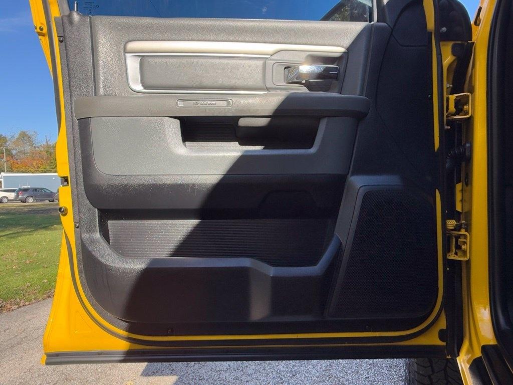 RAM 1500 4WD Crew Cab 140.5" Big Horn 2016