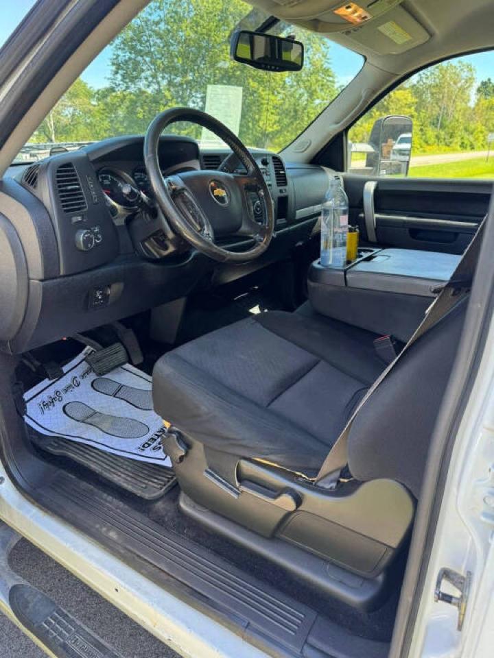 Chevrolet Silverado 2500HD LT Crew Cab 4WD 2011