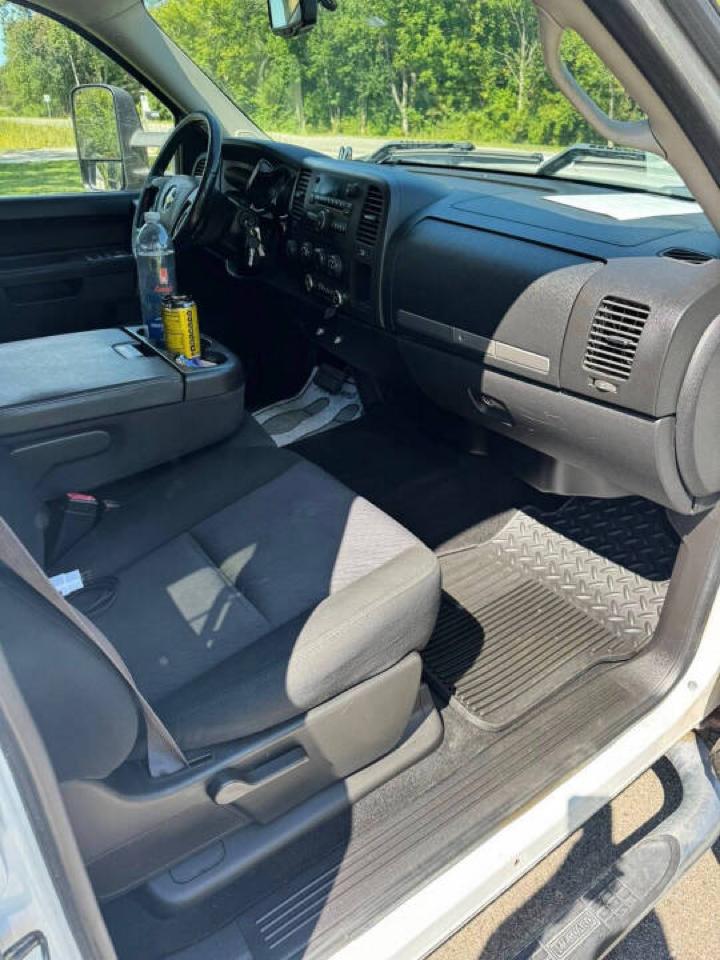 Chevrolet Silverado 2500HD LT Crew Cab 4WD 2011