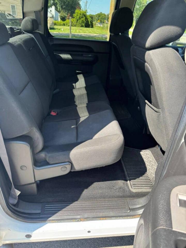 Chevrolet Silverado 2500HD LT Crew Cab 4WD 2011