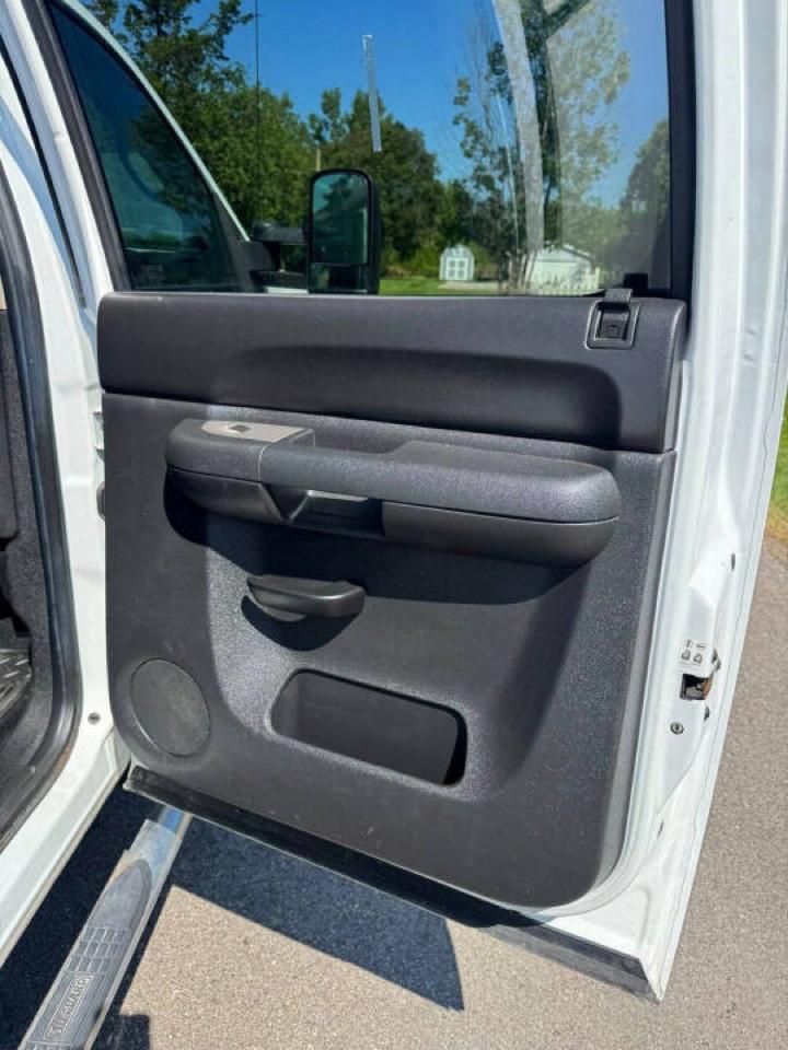 Chevrolet Silverado 2500HD LT Crew Cab 4WD 2011