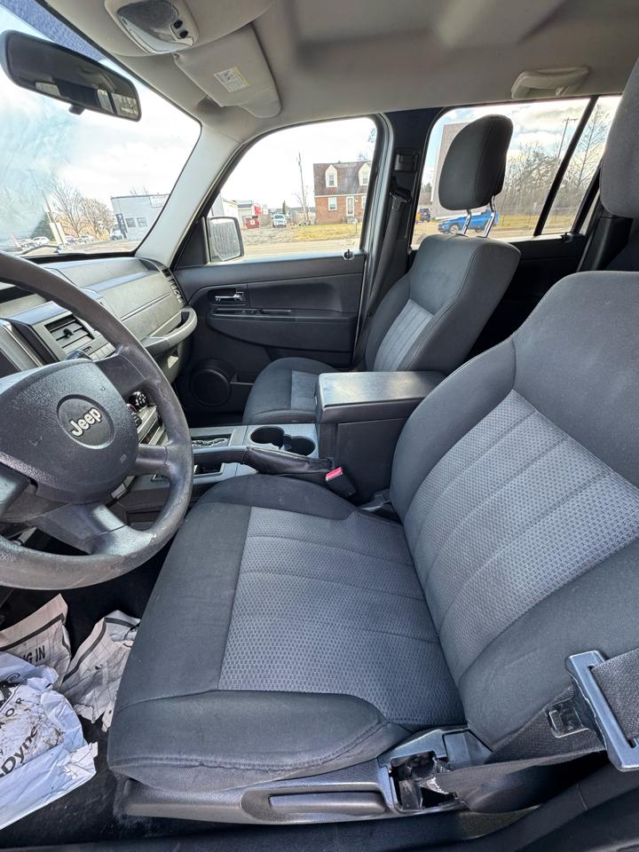 Jeep Liberty Sport 4WD 2010