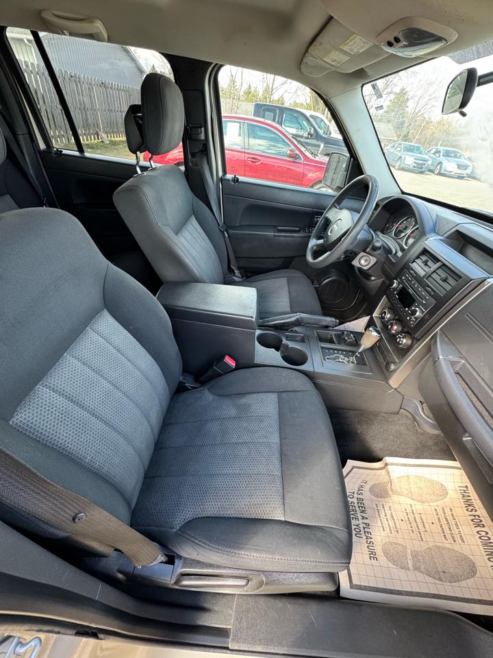 Jeep Liberty Sport 4WD 2010