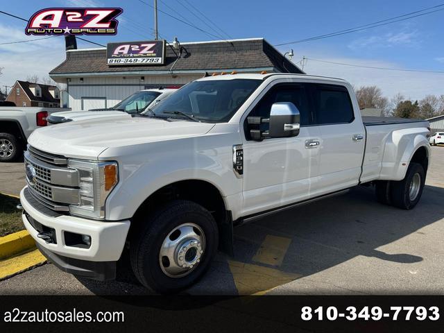 White 2019 Ford F-350 Super Duty Platinum Crew Cab LB DRW 4WD Pickup Truck Four-Wheel Drive Automatic