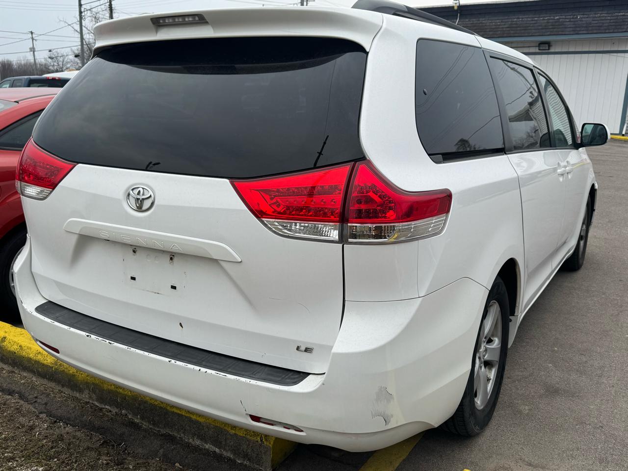 Toyota Sienna LE FWD 8-Passenger V6 2012