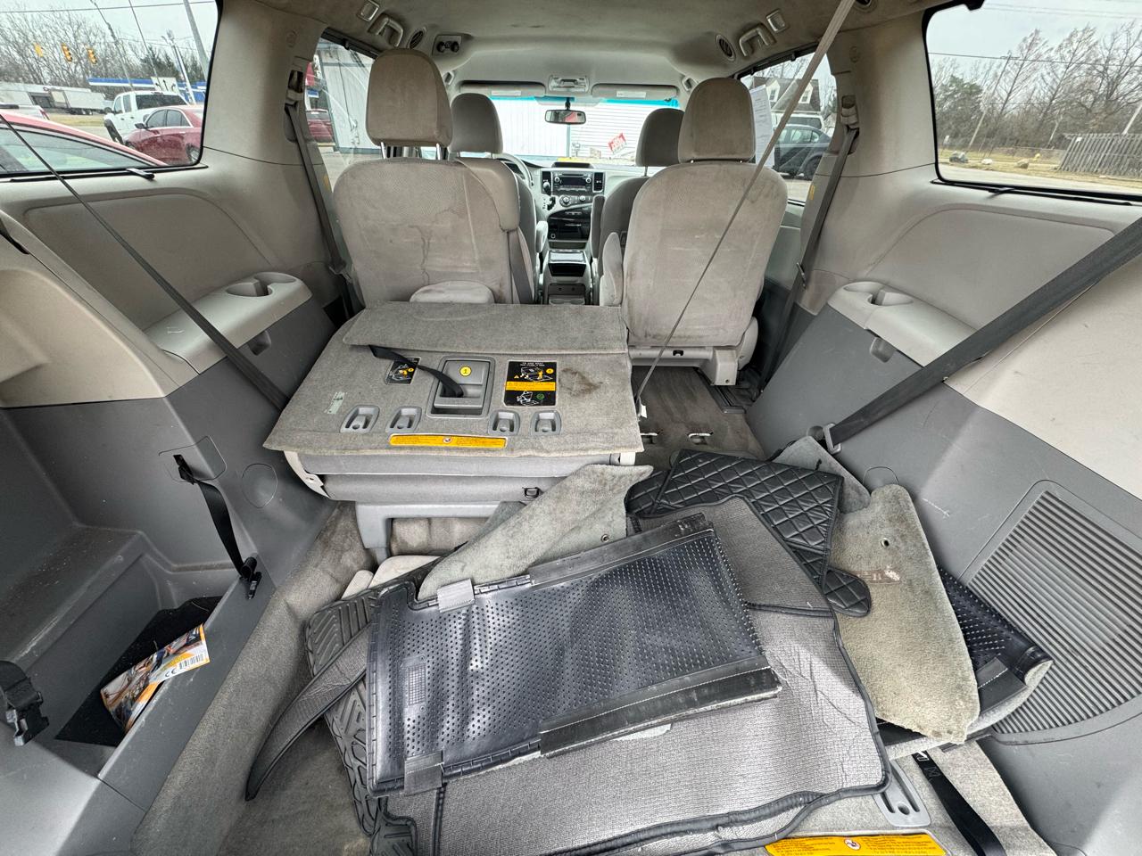 Toyota Sienna LE FWD 8-Passenger V6 2012