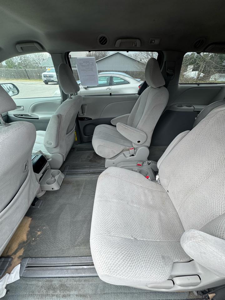Toyota Sienna LE FWD 8-Passenger V6 2012