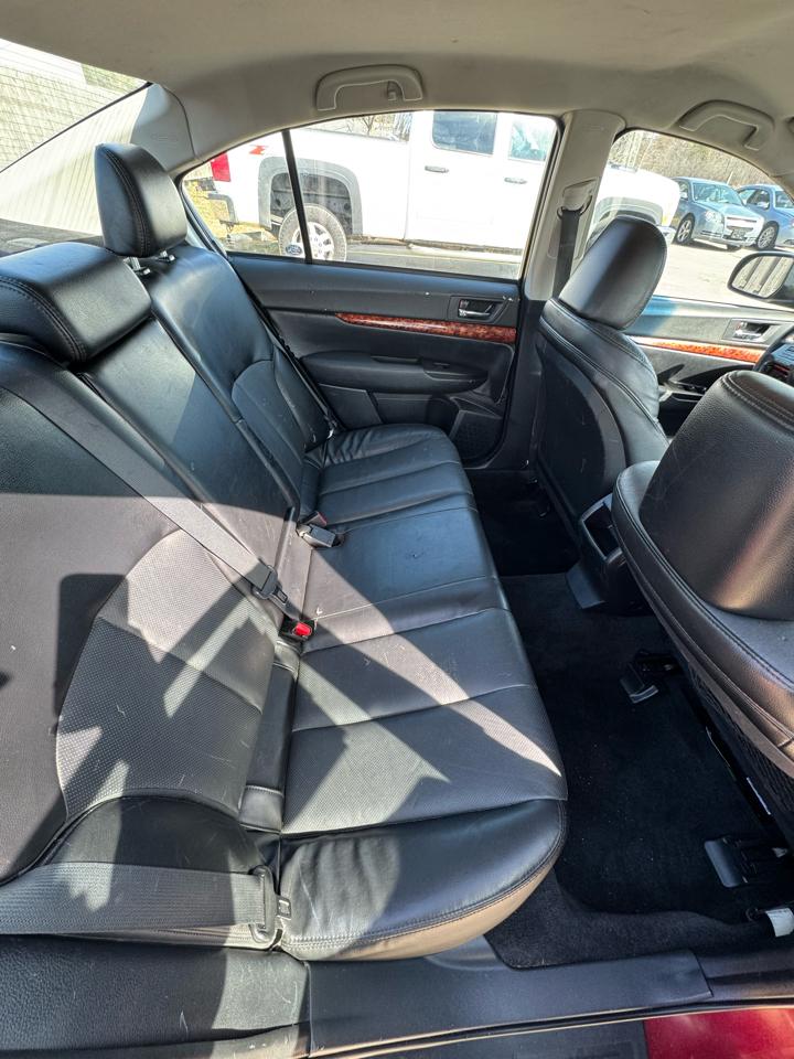 Subaru Legacy 2.5i Limited 2011