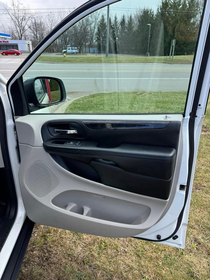 RAM Cargo Van Base 2012