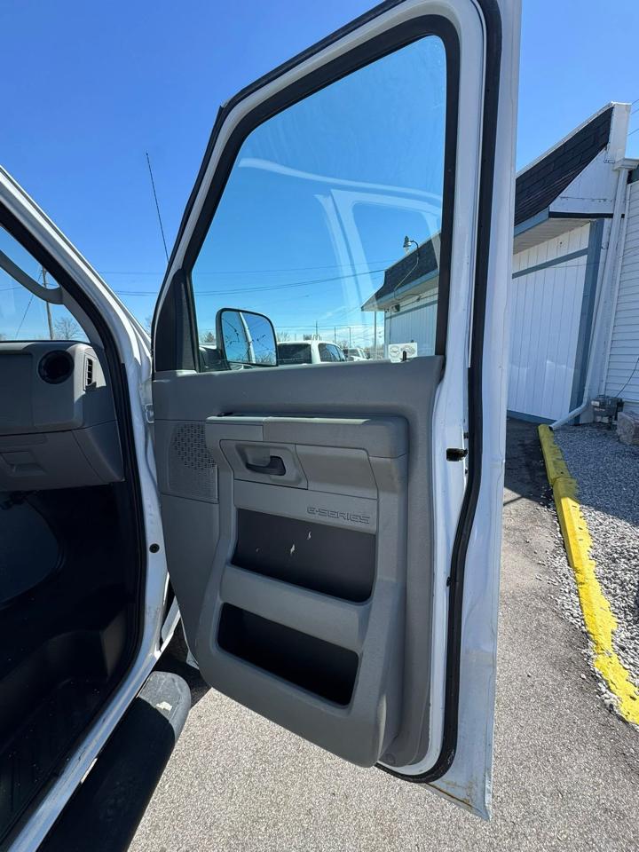 Ford Econoline E-250 2014