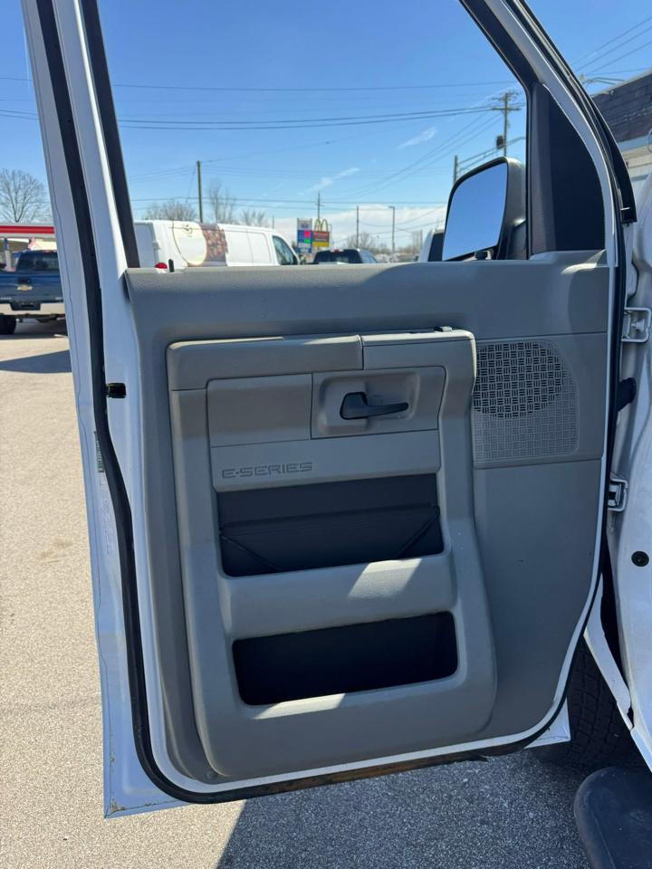 Ford Econoline E-250 2014