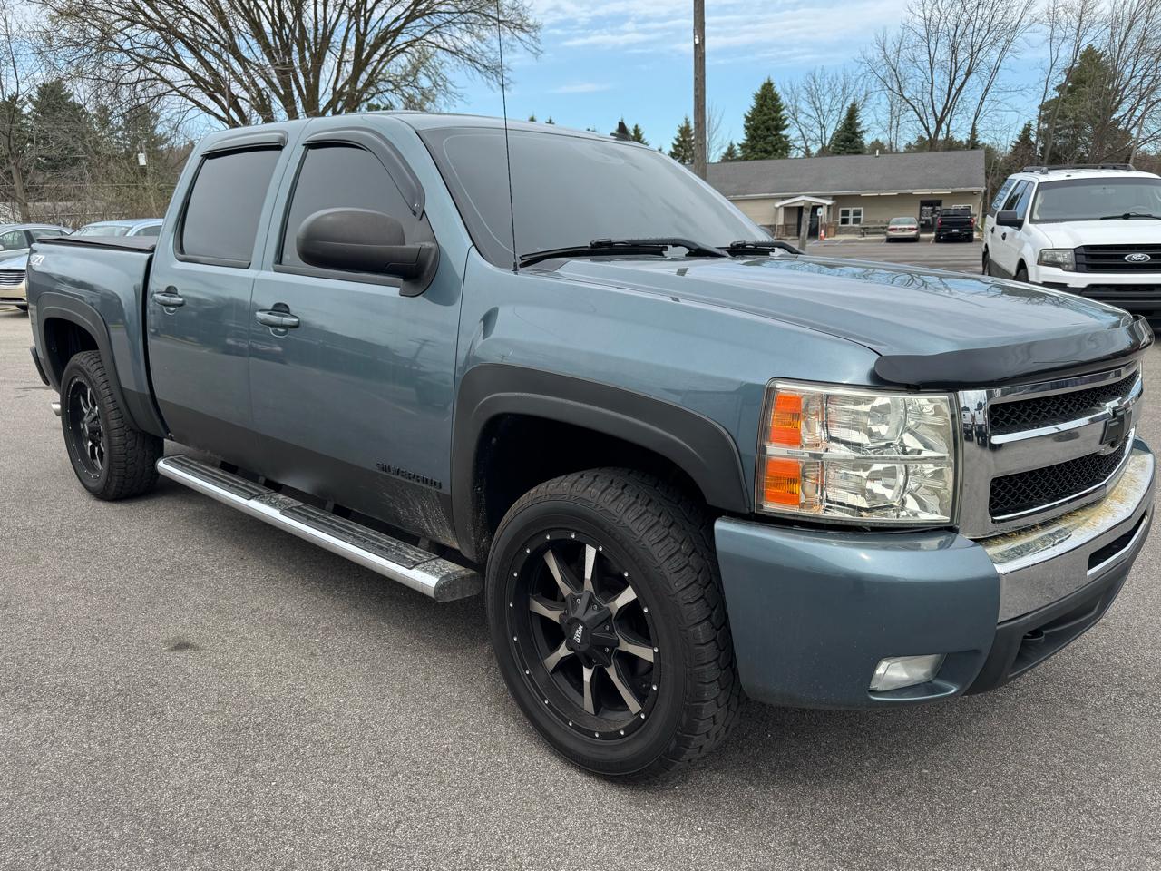 Chevrolet Silverado 1500 LT Crew Cab 4WD 2011