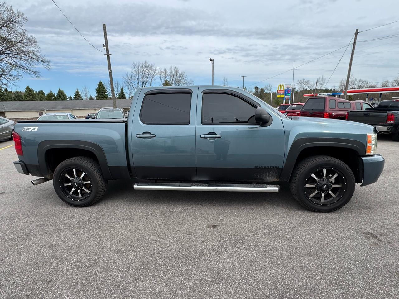 Chevrolet Silverado 1500 LT Crew Cab 4WD 2011