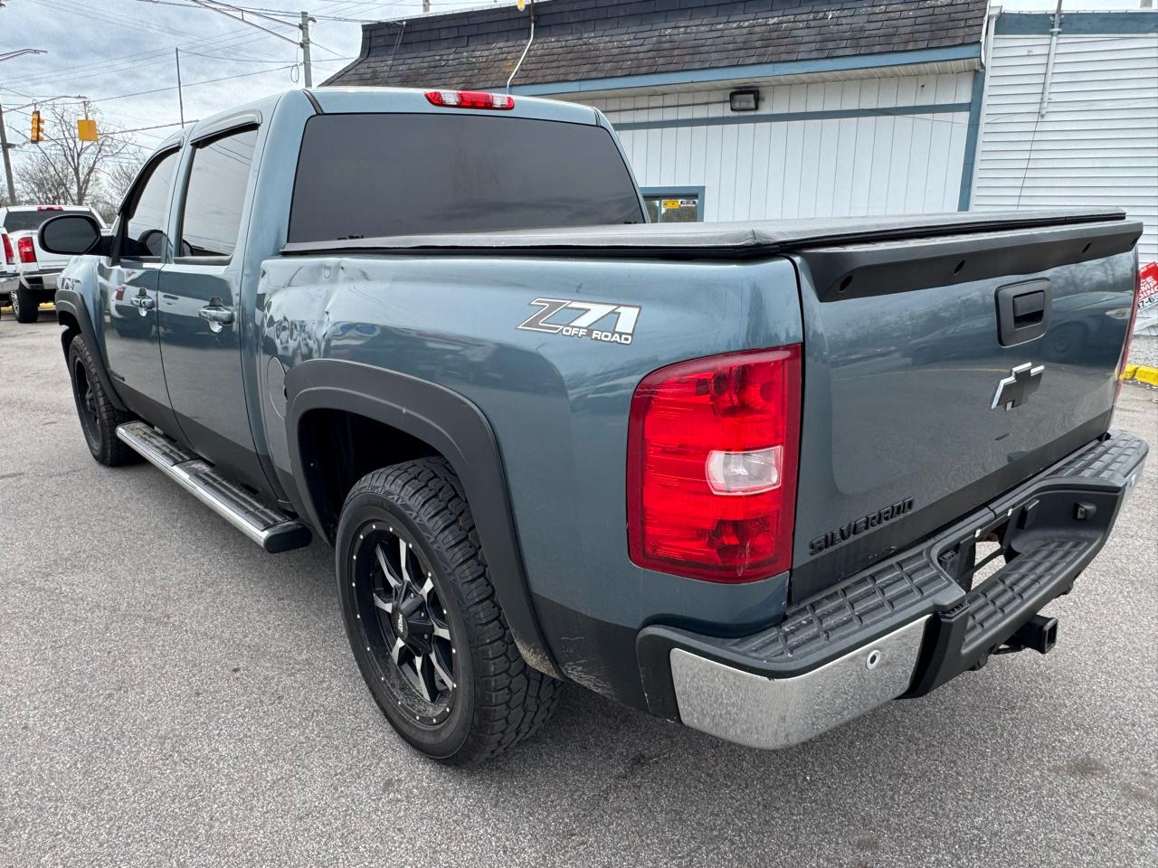 Chevrolet Silverado 1500 LT Crew Cab 4WD 2011