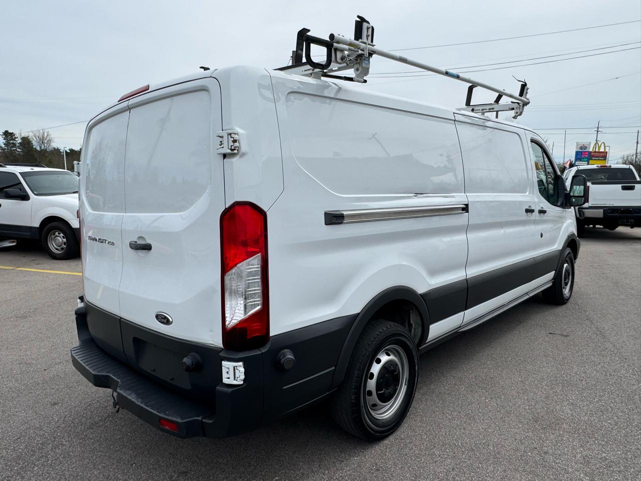 Ford Transit 250 Van Low Roof w/Sliding Pass. 148-in. WB 2015