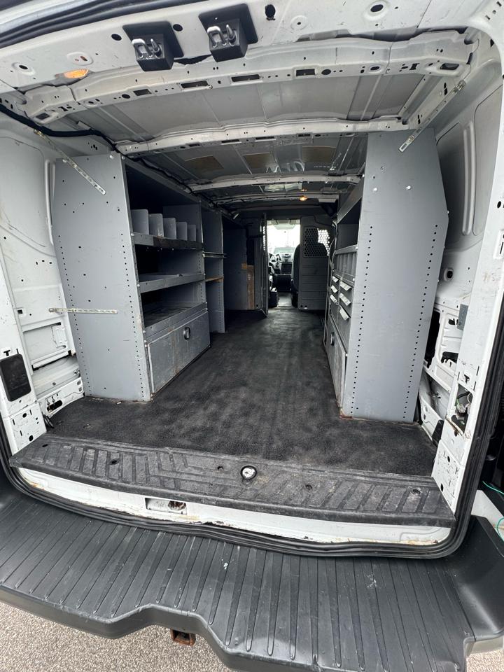 Ford Transit 250 Van Low Roof w/Sliding Pass. 148-in. WB 2015