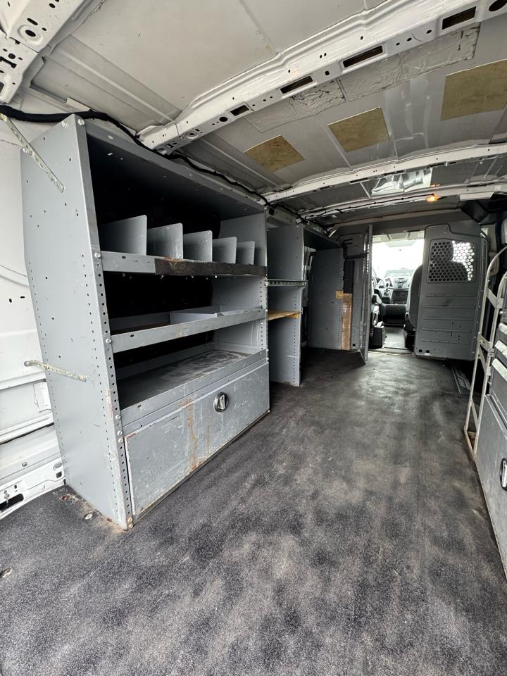 Ford Transit 250 Van Low Roof w/Sliding Pass. 148-in. WB 2015