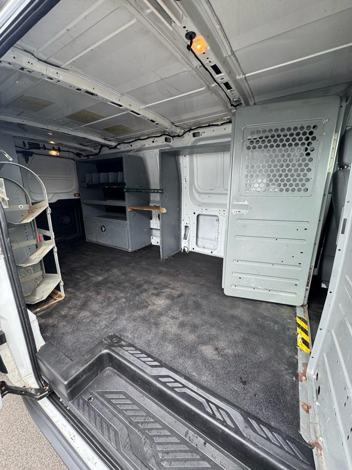 Ford Transit 250 Van Low Roof w/Sliding Pass. 148-in. WB 2015