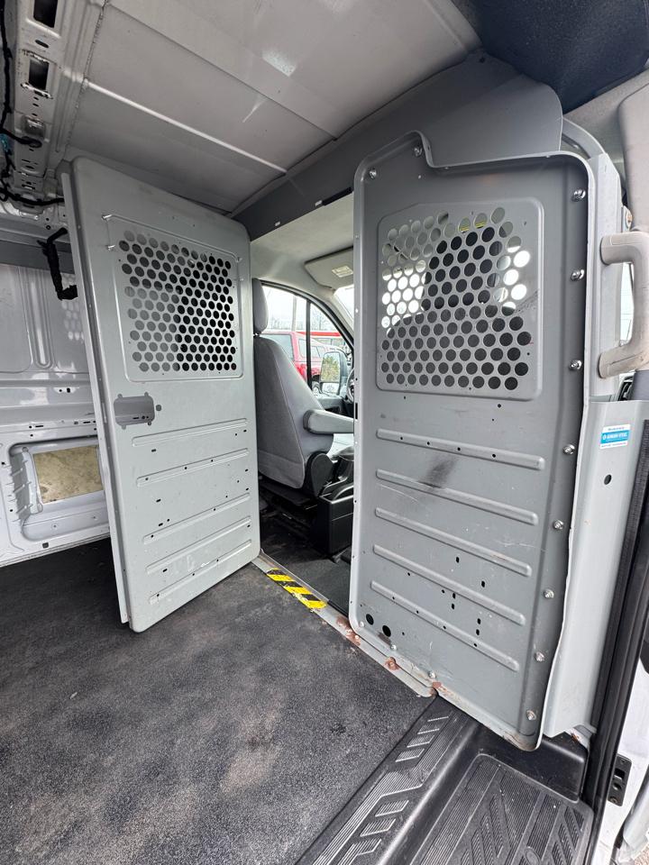 Ford Transit 250 Van Low Roof w/Sliding Pass. 148-in. WB 2015