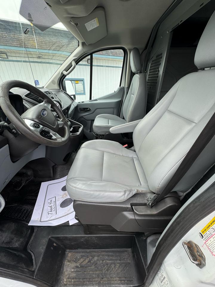 Ford Transit 250 Van Low Roof w/Sliding Pass. 148-in. WB 2015