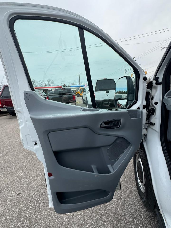 Ford Transit 250 Van Low Roof w/Sliding Pass. 148-in. WB 2015