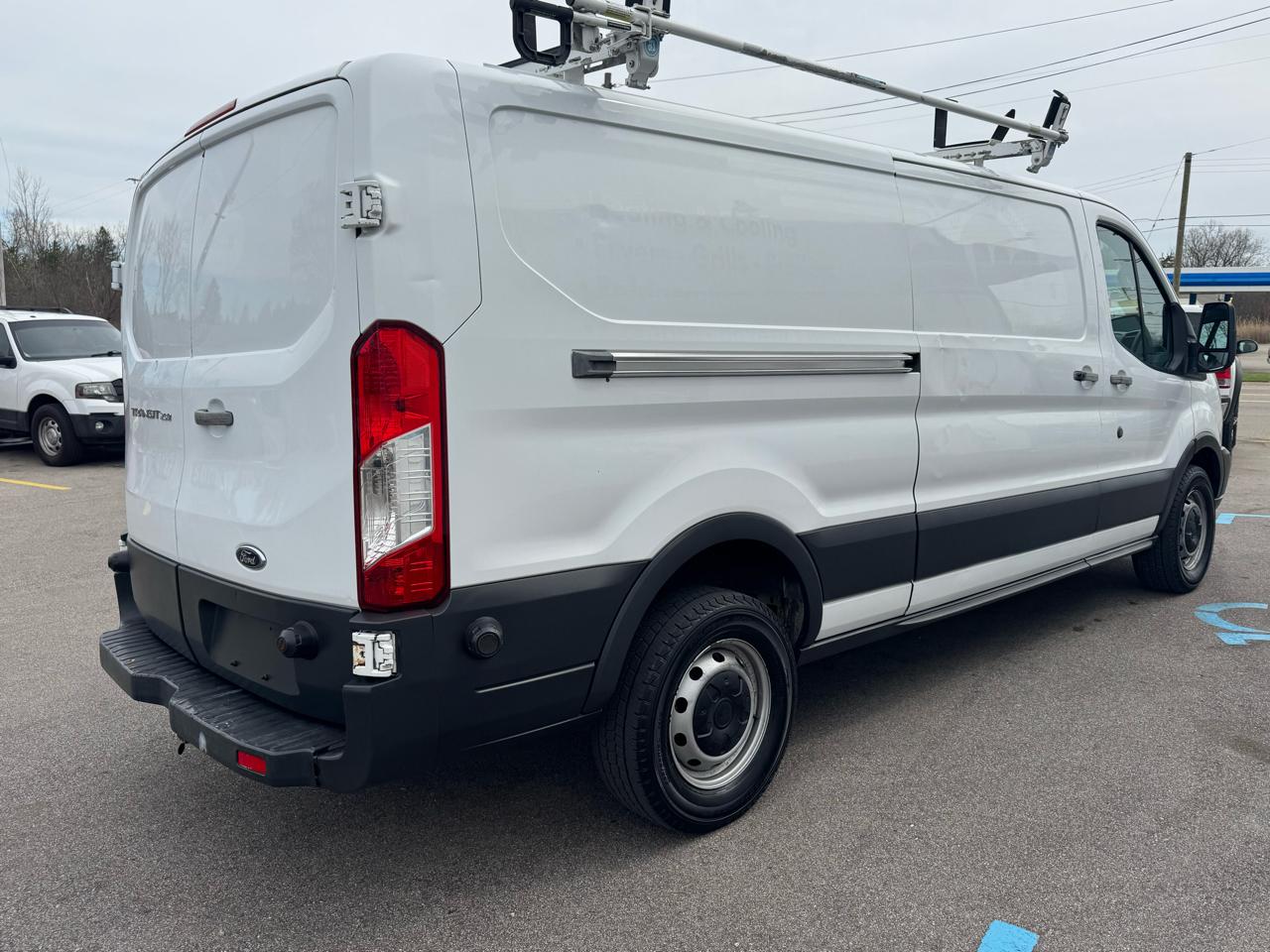 Ford Transit 250 Van Low Roof w/Sliding Pass. 148-in. WB 2015
