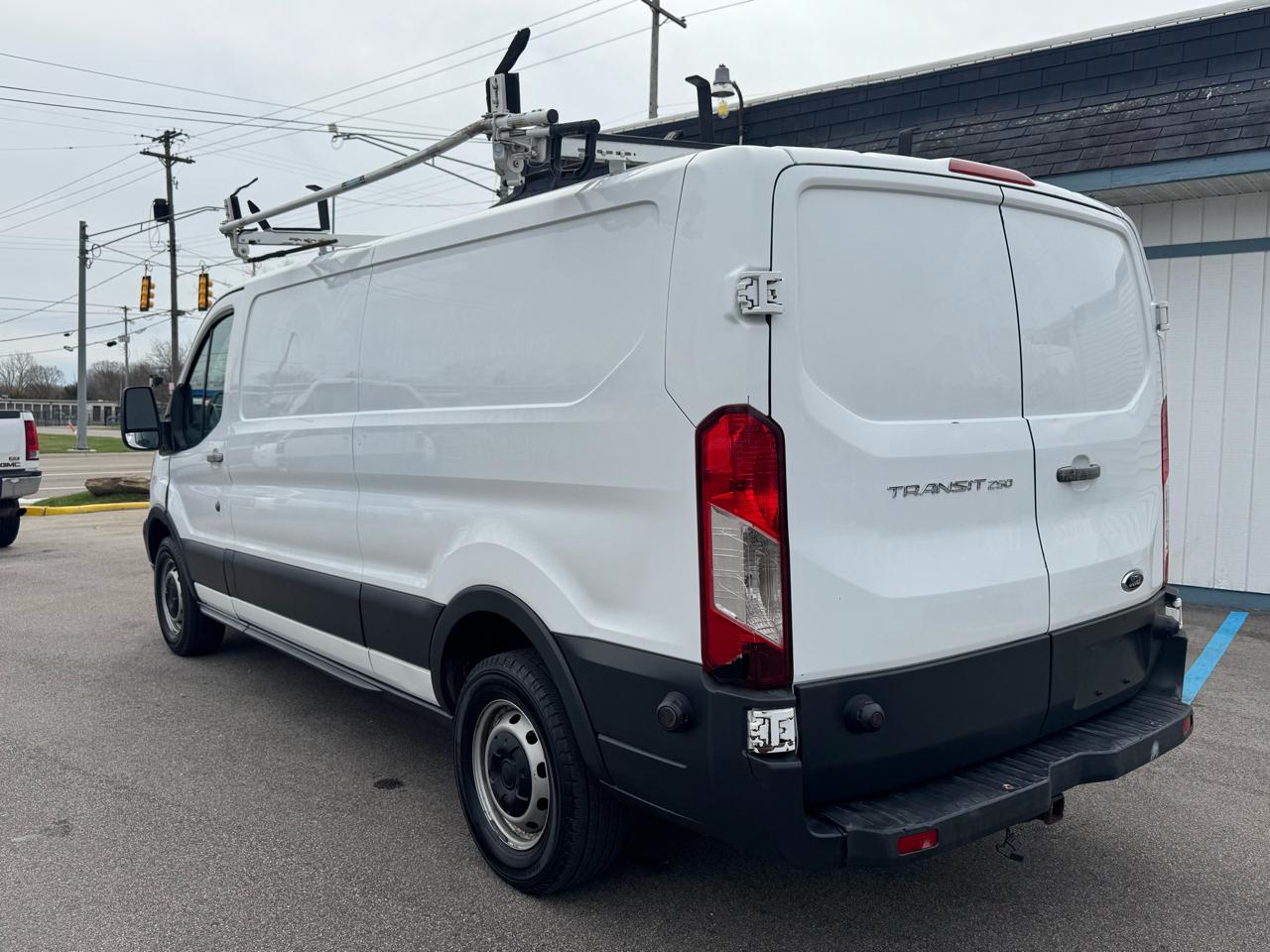 Ford Transit 250 Van Low Roof w/Sliding Pass. 148-in. WB 2015