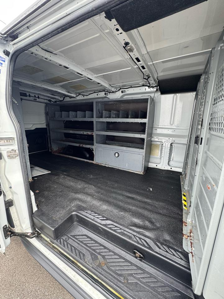 Ford Transit 250 Van Low Roof w/Sliding Pass. 148-in. WB 2015