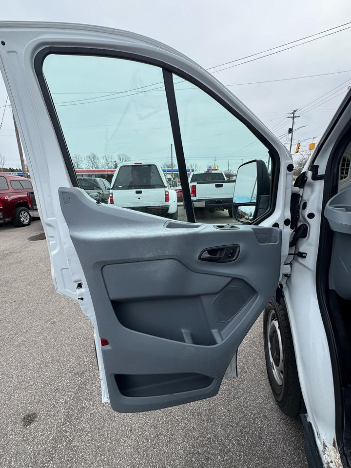 Ford Transit 250 Van Low Roof w/Sliding Pass. 148-in. WB 2015