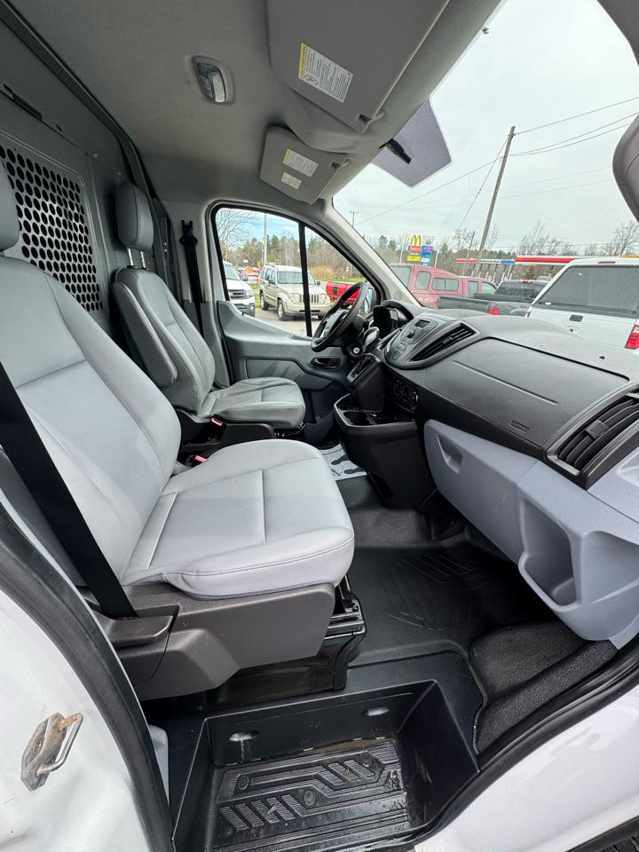 Ford Transit 250 Van Low Roof w/Sliding Pass. 148-in. WB 2015