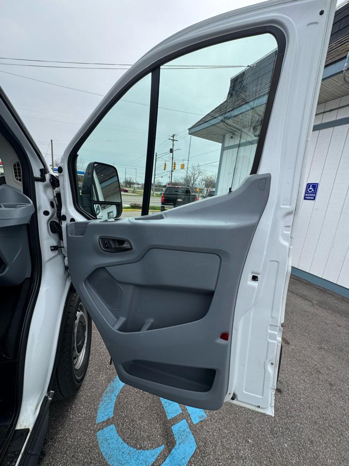 Ford Transit 250 Van Low Roof w/Sliding Pass. 148-in. WB 2015