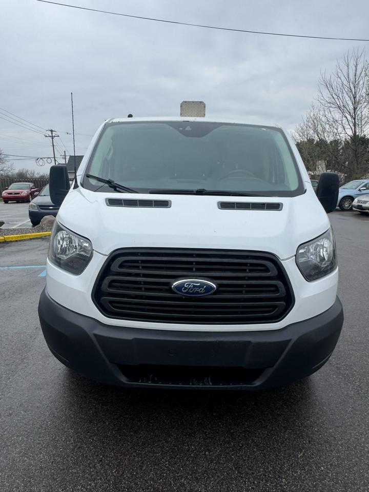 Ford Transit 250 Van Low Roof w/Sliding Pass. 148-in. WB 2017
