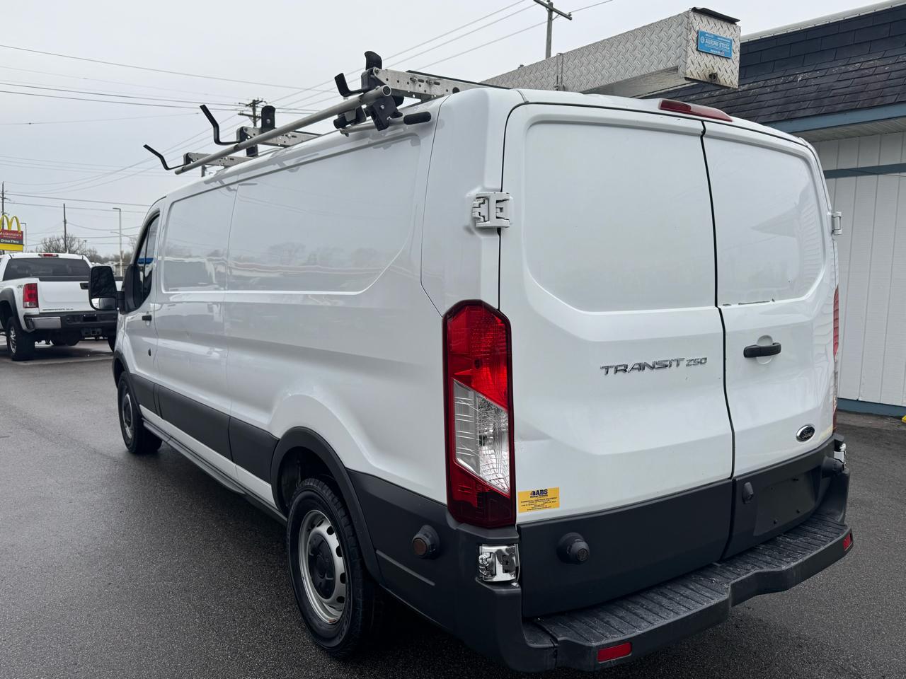 Ford Transit 250 Van Low Roof w/Sliding Pass. 148-in. WB 2017