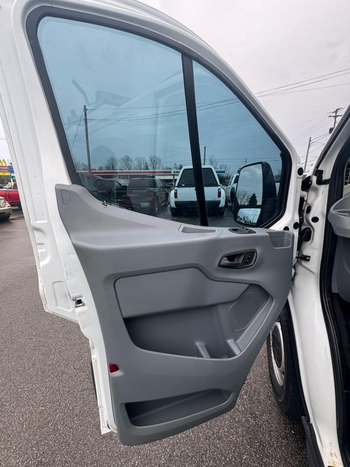 Ford Transit 250 Van Low Roof w/Sliding Pass. 148-in. WB 2017