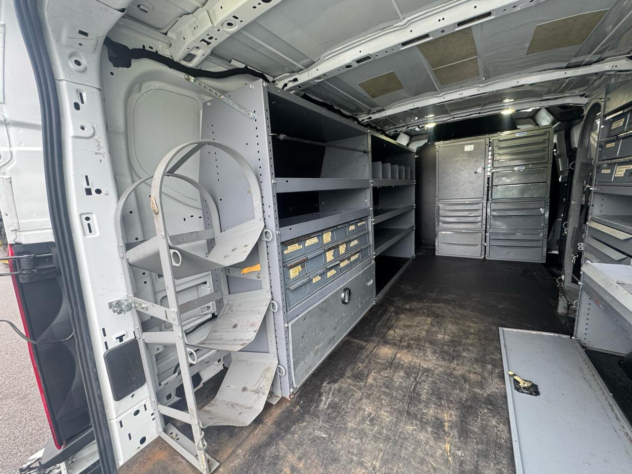 Ford Transit 250 Van Low Roof w/Sliding Pass. 148-in. WB 2017