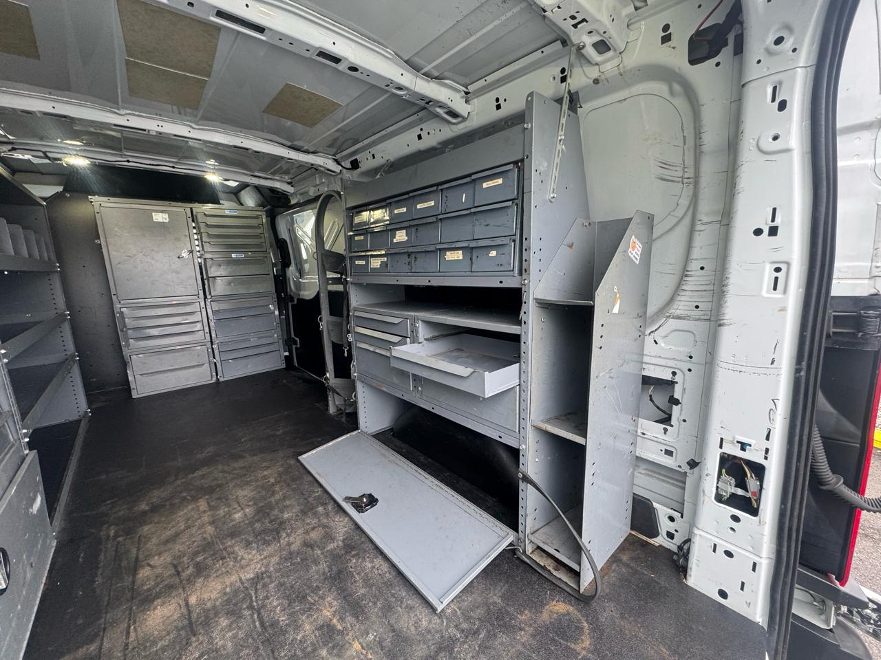 Ford Transit 250 Van Low Roof w/Sliding Pass. 148-in. WB 2017