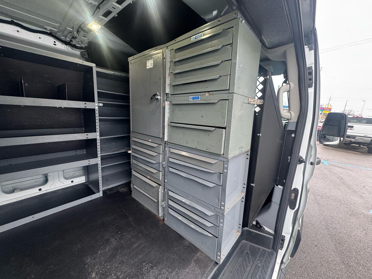 Ford Transit 250 Van Low Roof w/Sliding Pass. 148-in. WB 2017