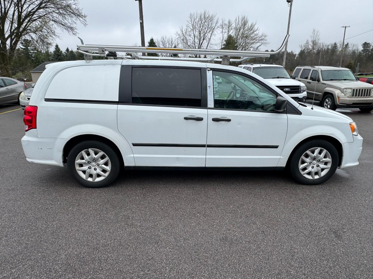 RAM Cargo Van Base 2015