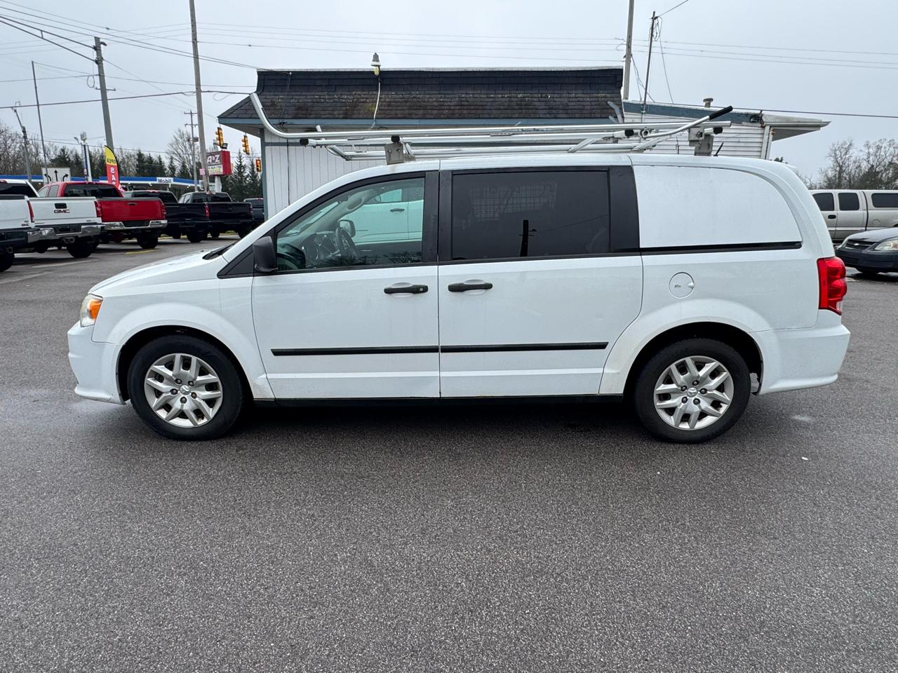 RAM Cargo Van Base 2015