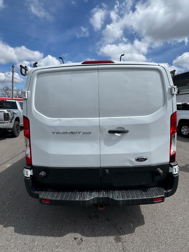 Ford Transit 250 Van Low Roof w/Sliding Pass. 148-in. WB 2016