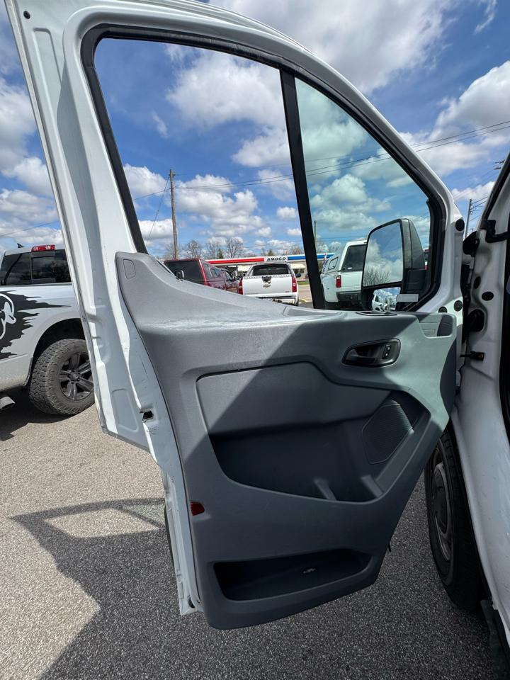 Ford Transit 250 Van Low Roof w/Sliding Pass. 148-in. WB 2016