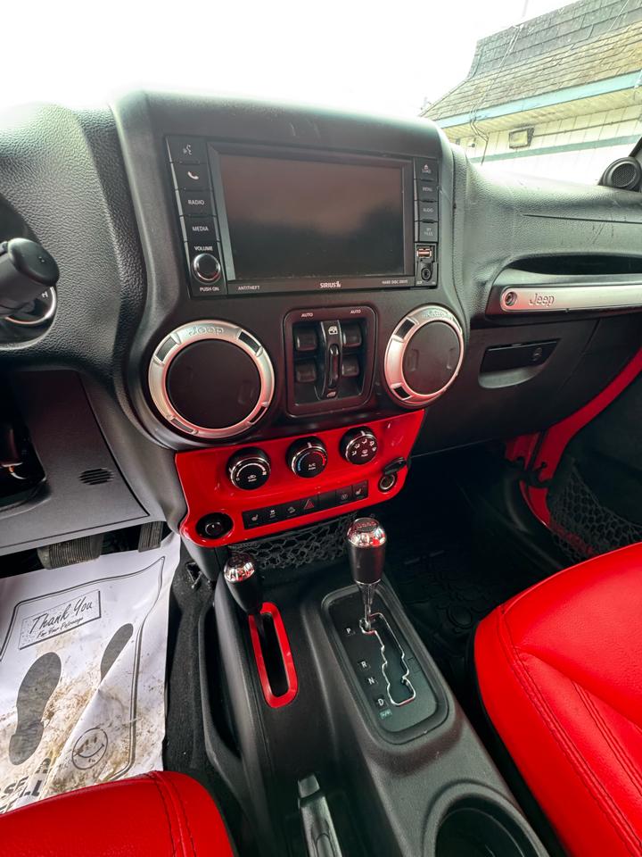 Jeep Wrangler Unlimited Sahara 4WD 2014